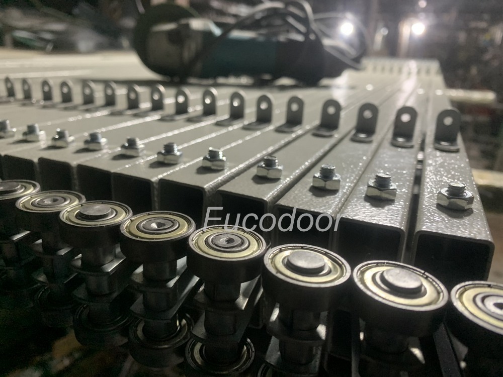 Cửa xếp hộp kẽm đột 20x20