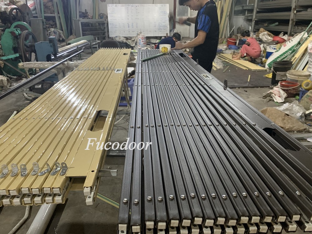 Cửa xếp U đúc sơn tĩnh điện không lá