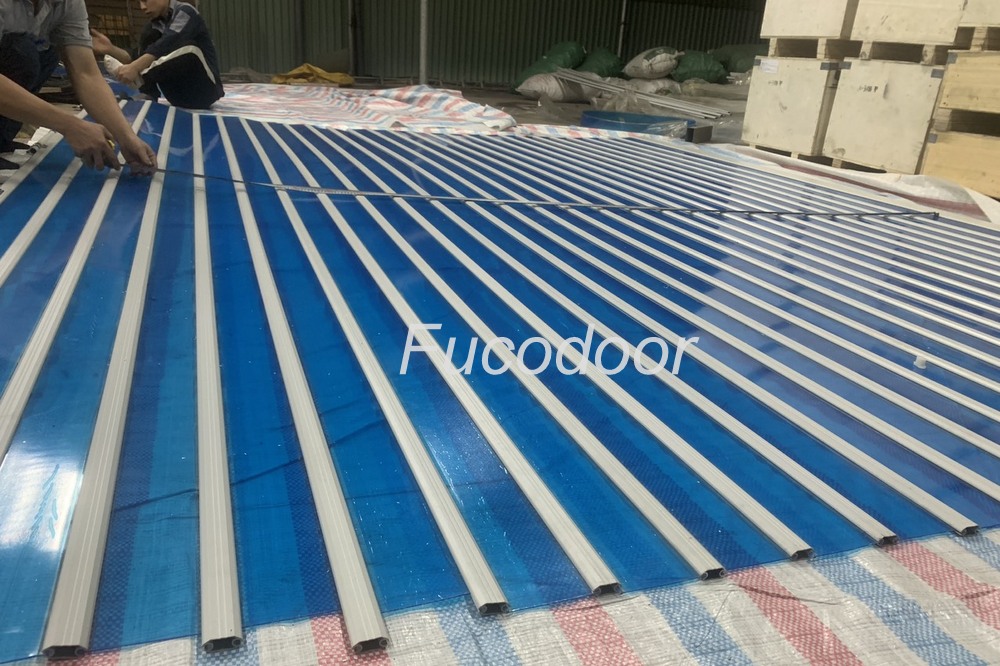 Transparent rolling doors, transparent plastic rolling doors