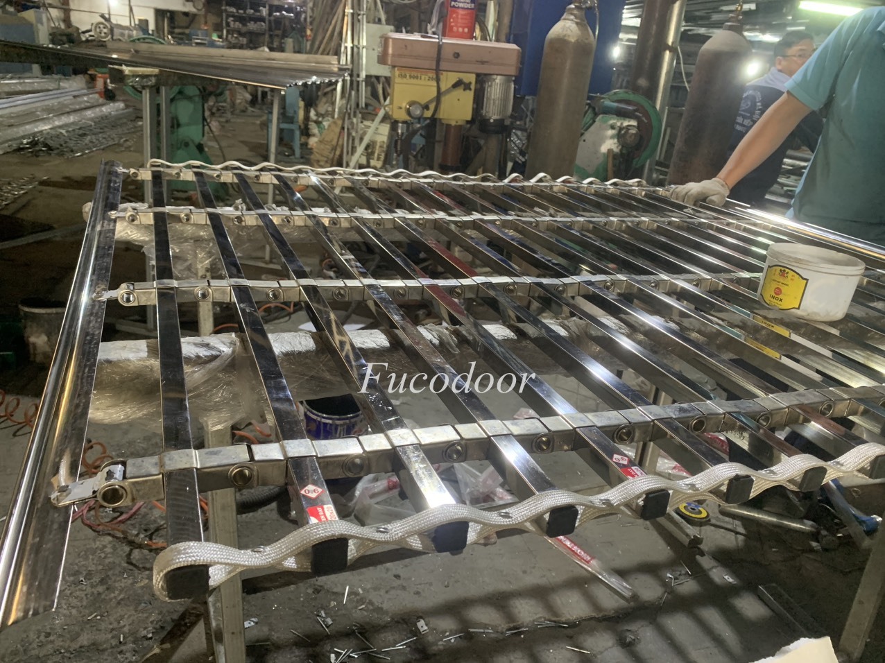 Báo giá cửa cuốn song ngang tại Hà Nội, loại vuông 20x20, fucodoor