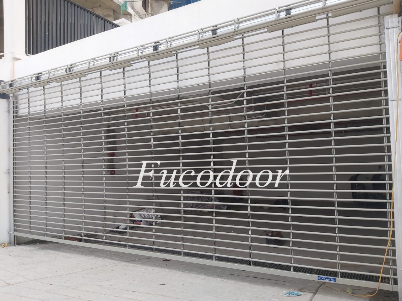 Cửa cuốn lưới song ngang inox vuông, cửa cuốn khớp thoáng 20x20, cửa cuốn khớp thoáng phi 19