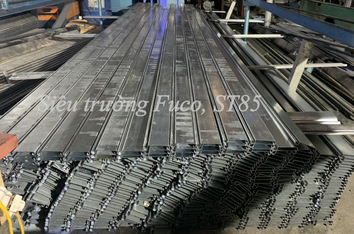 Cửa cuốn siêu trường thép mạ màu cho nhà xưởng
