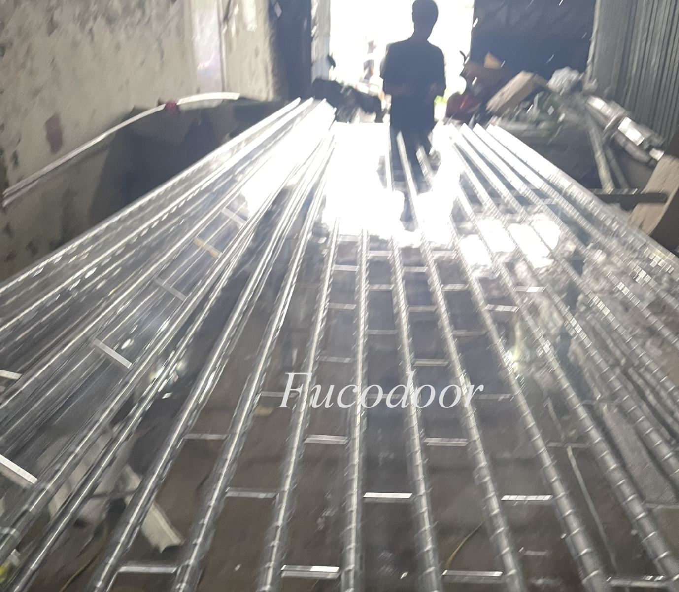 cửa cuốn trong suốt ống inox