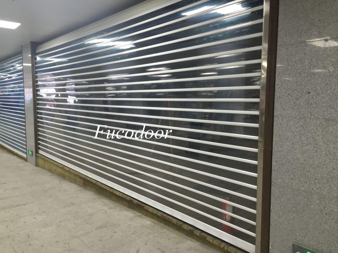 Cửa cuốn trong suốt Polycarbonate mẫu liền