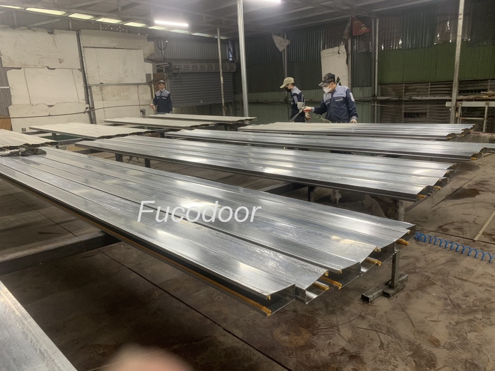 Cửa cuốn siêu trường thép mạ màu dầy 1ly