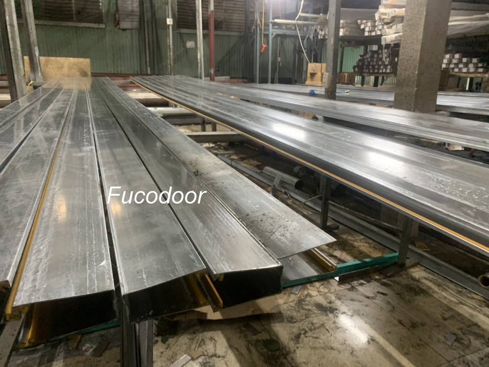 Cửa cuốn siêu trường thép đột lỗ thoáng