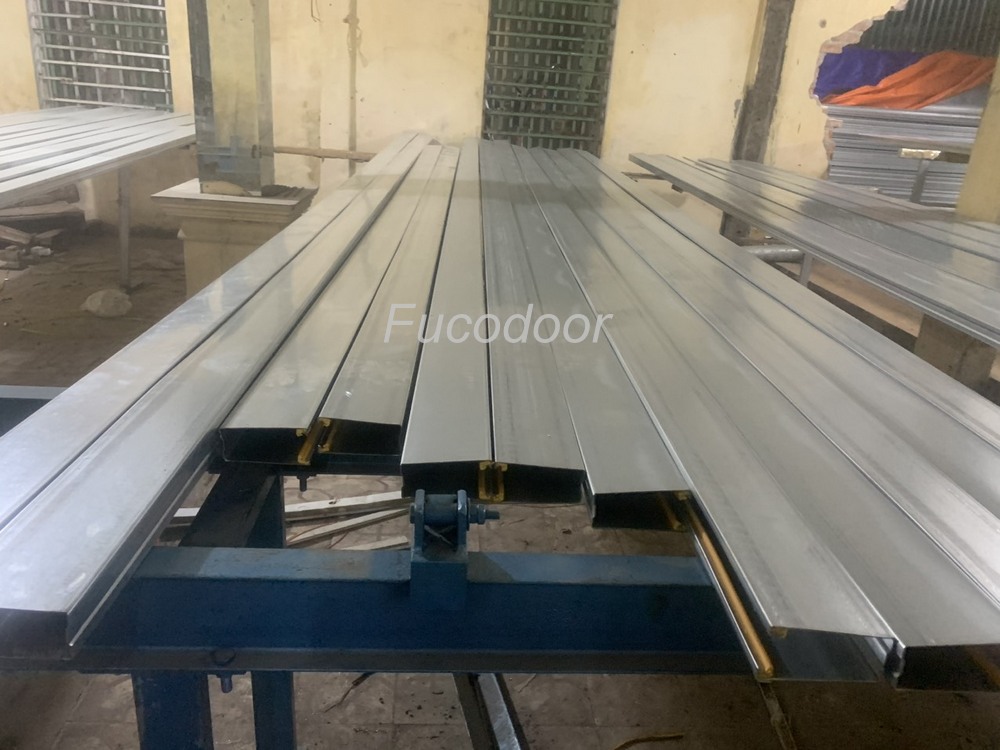 Ray cửa cuốn siêu trường, Cửa cuốn siêu trường sơn tĩnh điện dầy 1.6ly