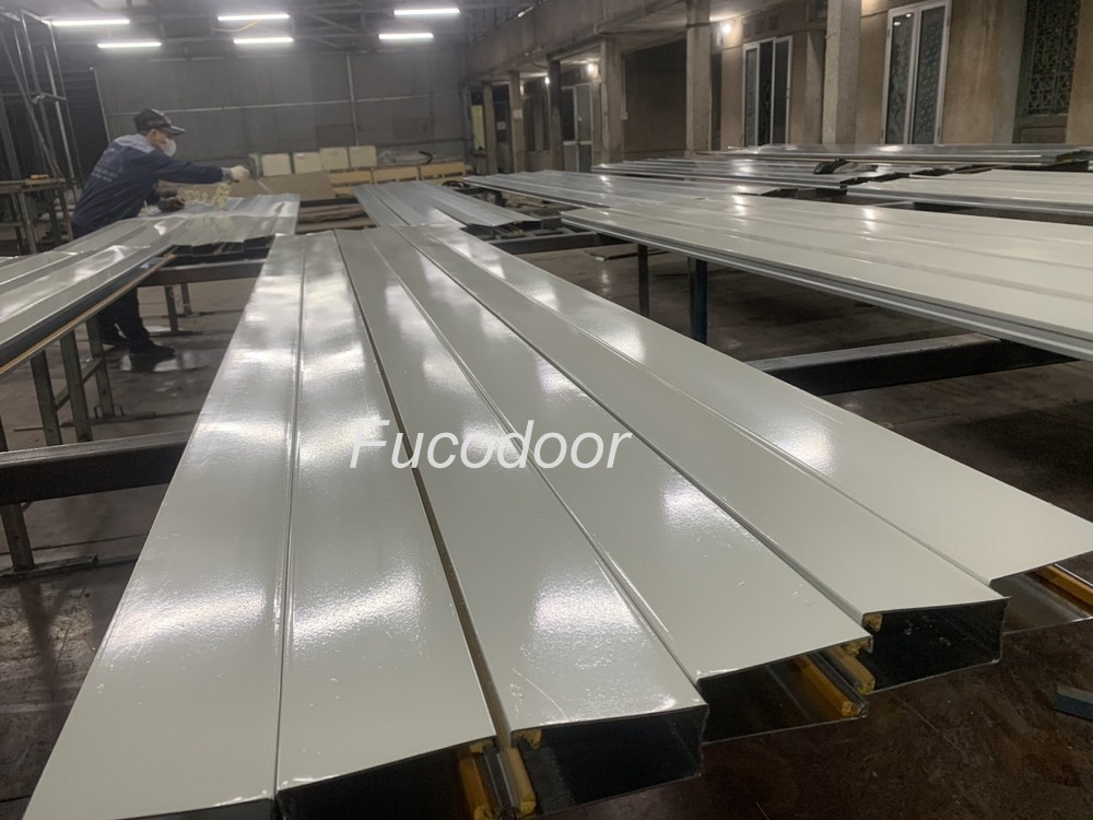Cửa cuốn lưới song ngang inox vuông, cửa cuốn khớp thoáng 20x20, cửa cuốn khớp thoáng phi 19