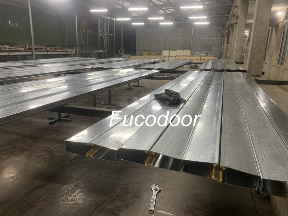cửa cuốn khớp thoáng 20x20