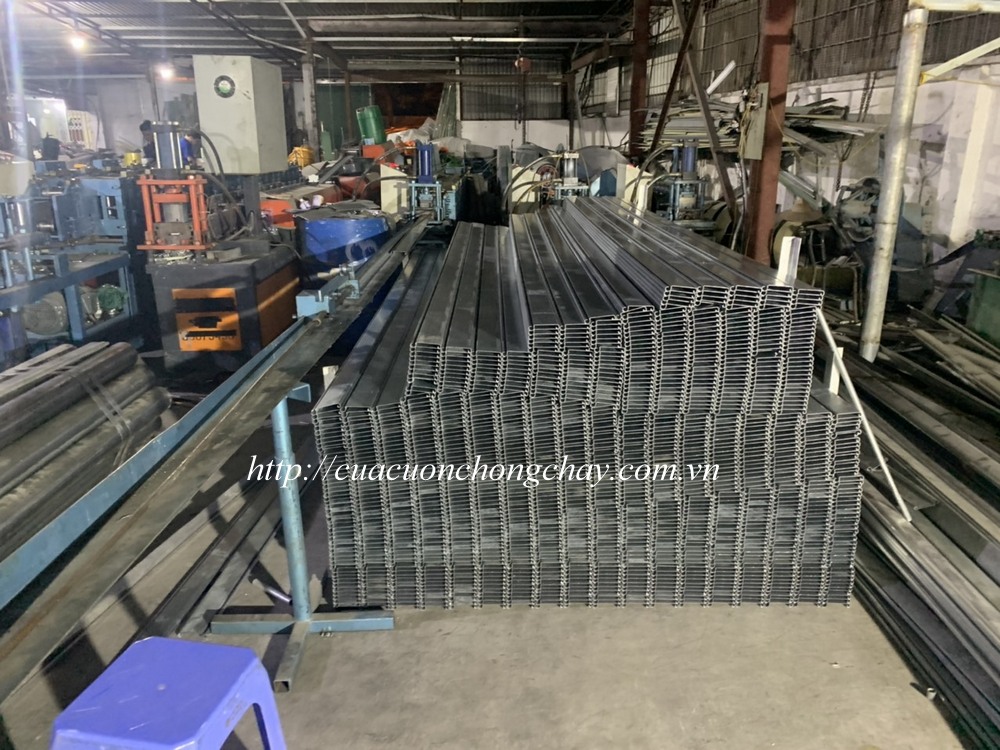 Cửa cuốn chống cháy được thiết kế để tự động ngăn lửa lan tỏa