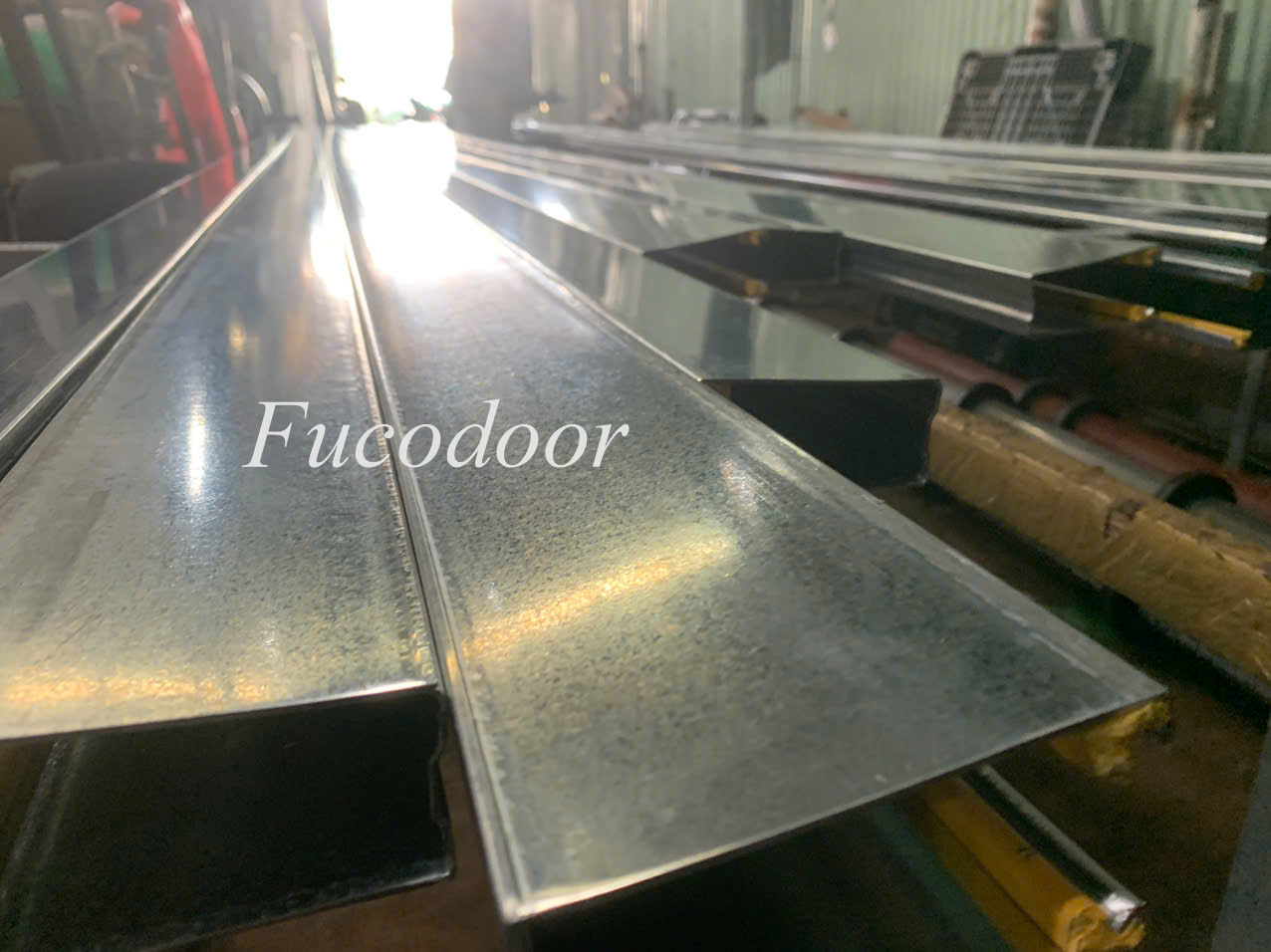 Cửa cuốn siêu trường sơn tĩnh điện dầy 1.1ly