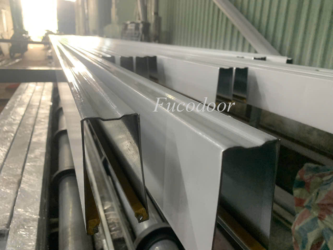 Cửa cuốn siêu trường sơn tĩnh điện dầy 1.1ly