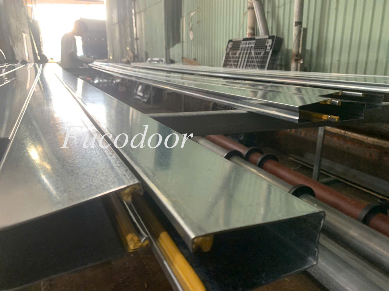 Cửa cuốn siêu trường sơn tĩnh điện dầy 1.1ly