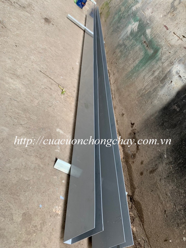 ray cửa cuốn chống cháy rộng 12m