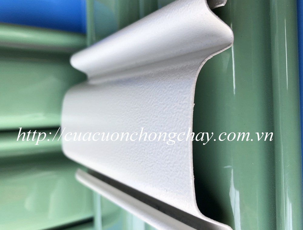 chống cháy 1 lớp. Cửa cuốn chống cháy 1 lớp, cửa cuốn chống cháy 1 lớp là loại cửa cuốn chống cháy bản 10cm, khổ tôn 17.5cm, với độ dầy thép