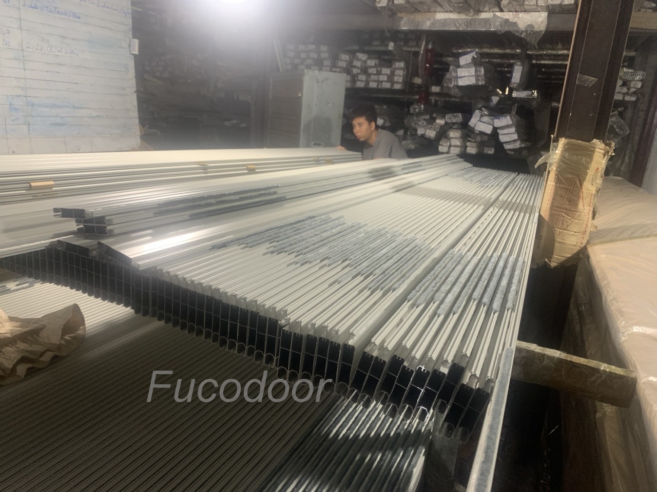 Cửa cuốn nhôm khe thoáng motor tại Yên Bái