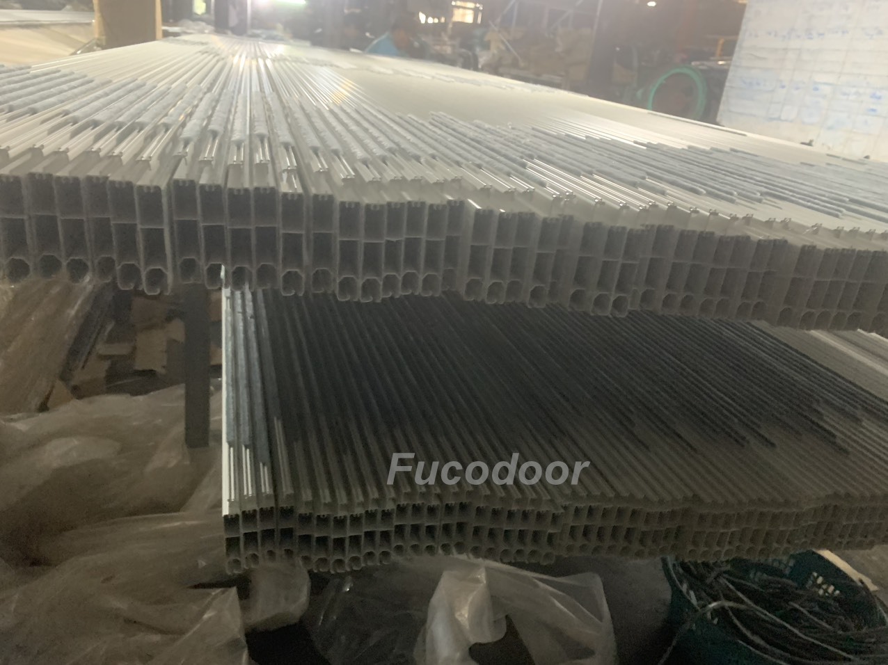 Cửa cuốn nhôm khe thoáng motor tại Quảng Trị
