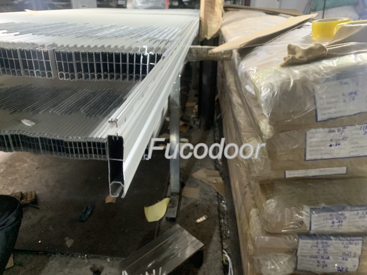 Cửa cuốn nhôm khe thoáng motor tại Quảng Trị