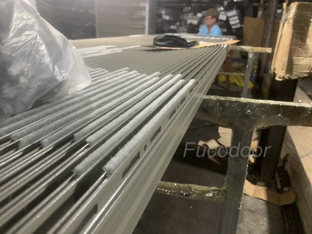 Cửa cuốn nhôm khe thoáng motor tại Sơn La