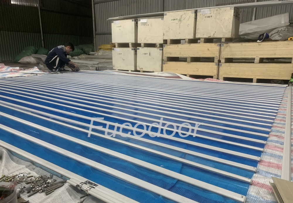 Cửa cuốn trong suốt Polycarbonate mẫu liền