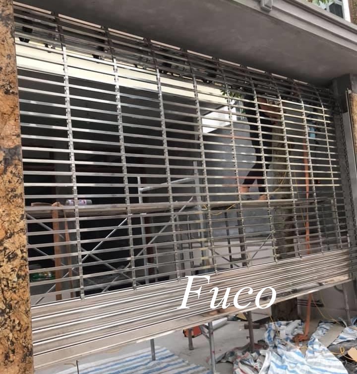 Cửa cuốn song ngang hộp 20x20, INOX 201 và INOX 304