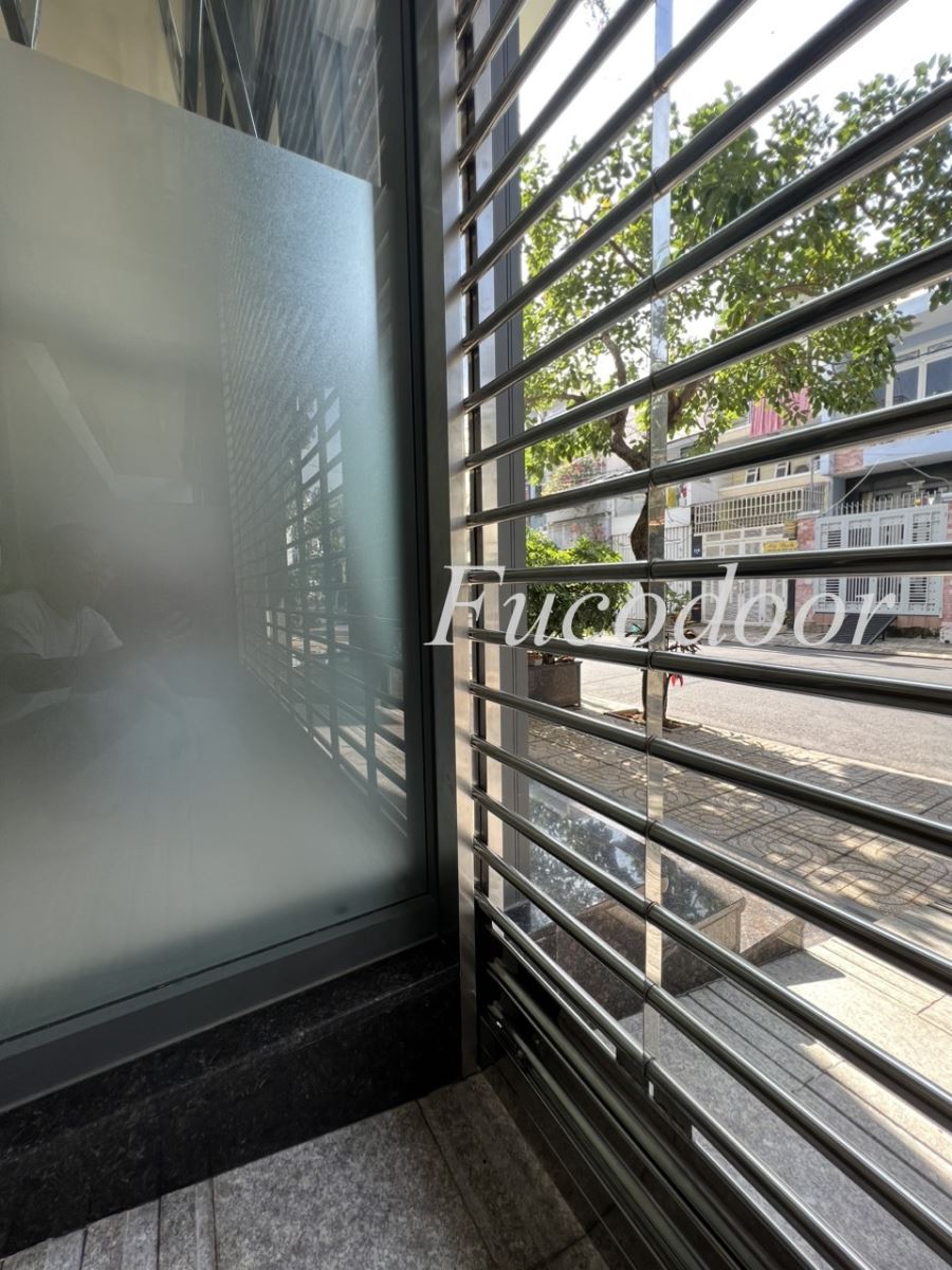 Cửa cuốn song ngang ống lồng INOX 304 Xếp Thẳng
