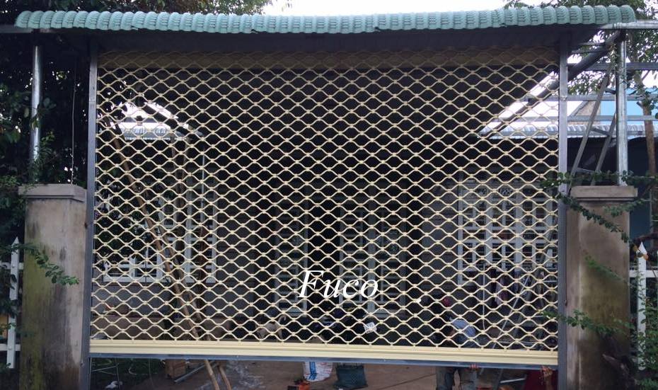 Cửa cuốn mắt võng sơn tĩnh điện và INOX 304