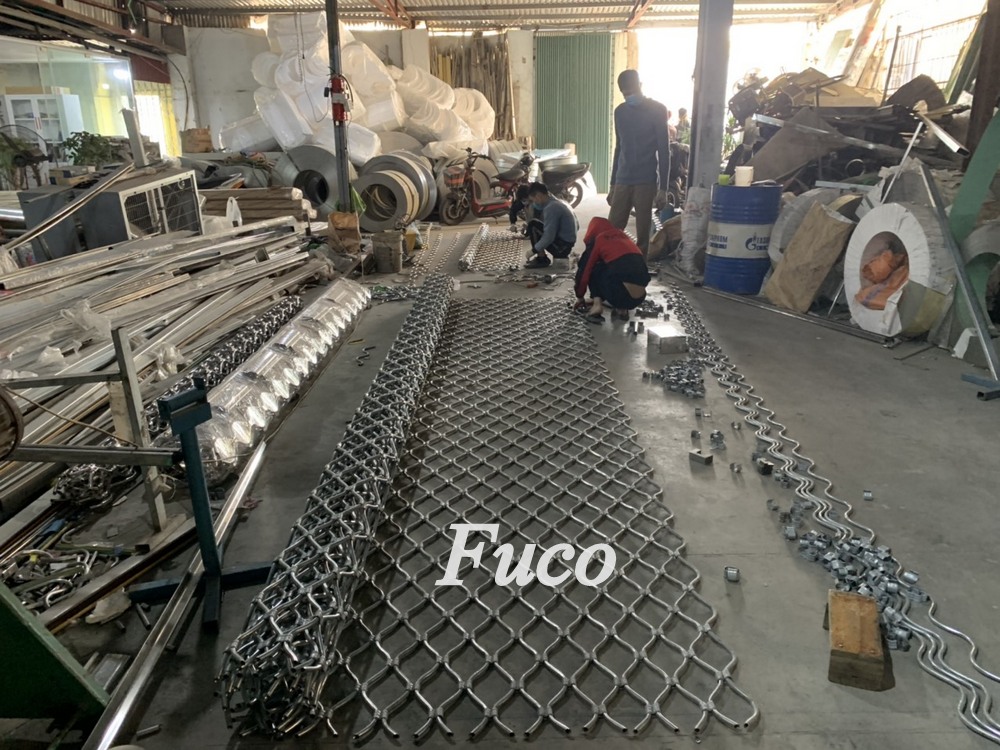 Cửa cuốn mắt võng sơn tĩnh điện và INOX 304