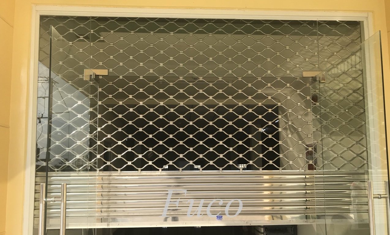 Cửa cuốn mắt võng sơn tĩnh điện và INOX 304