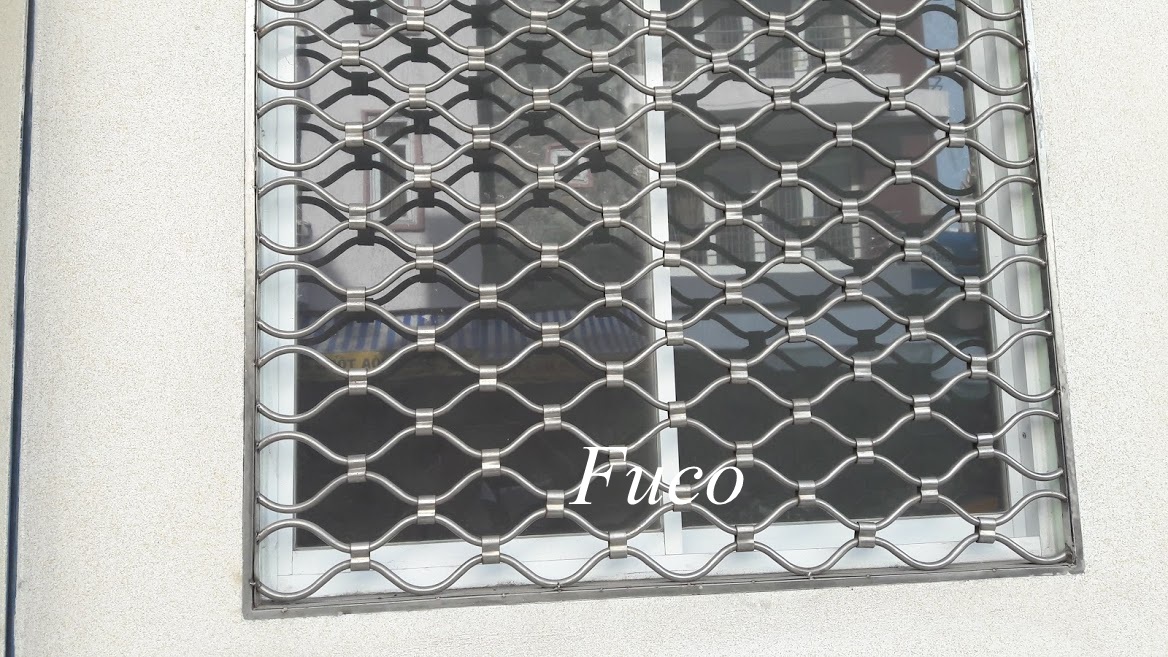 Cửa cuốn mắt võng sơn tĩnh điện và INOX 304