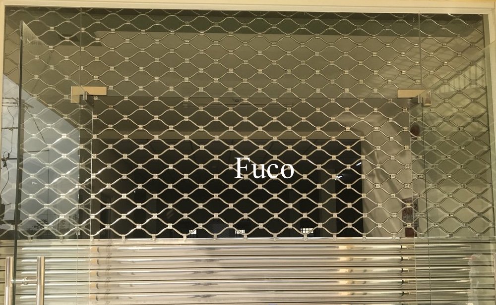 Cửa cuốn mắt võng sơn tĩnh điện và INOX 304