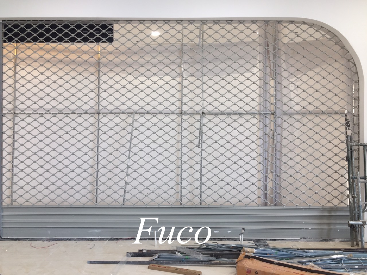Cửa cuốn mắt võng sơn tĩnh điện và INOX 304