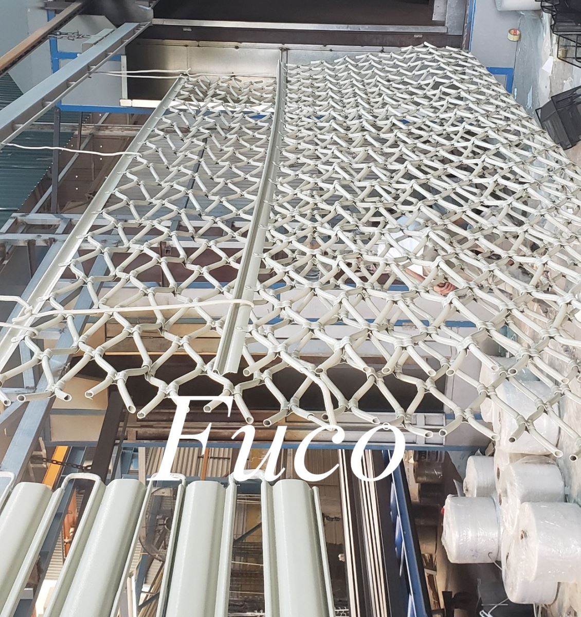 Cửa cuốn mắt võng sơn tĩnh điện và INOX 304