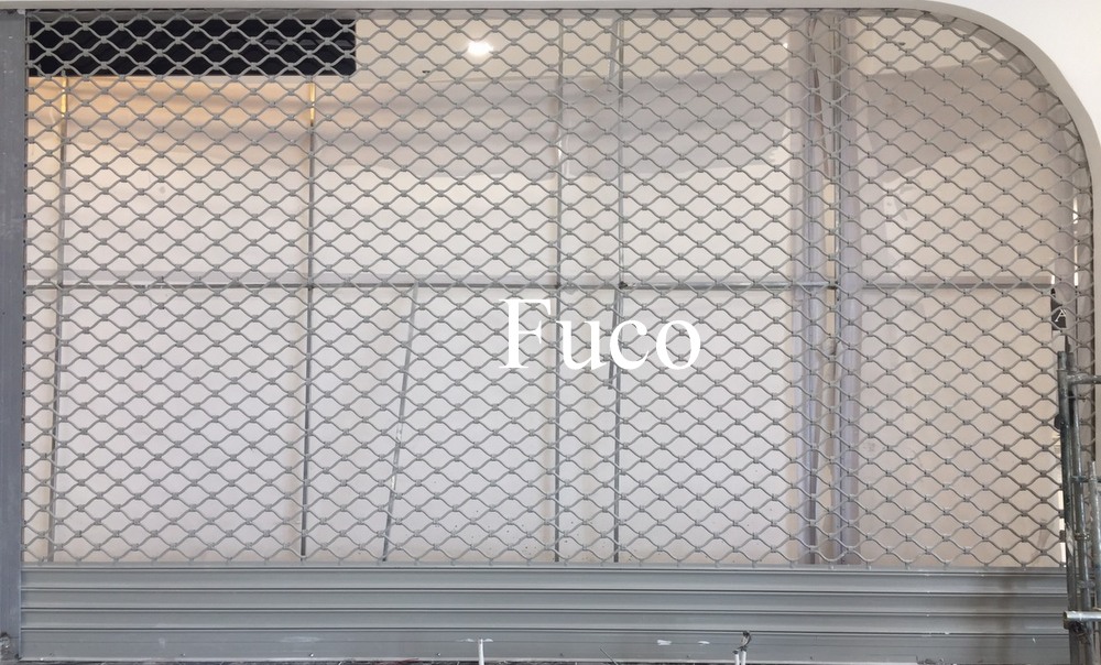 Cửa cuốn mắt võng sơn tĩnh điện và INOX 304