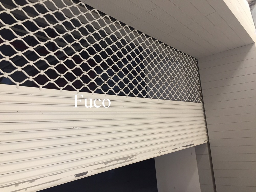 Cửa cuốn mắt võng sơn tĩnh điện và INOX 304