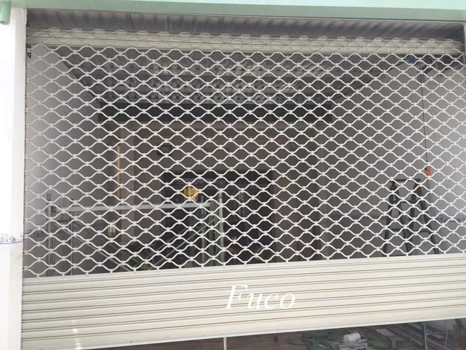 Cửa cuốn mắt võng sơn tĩnh điện và INOX 304