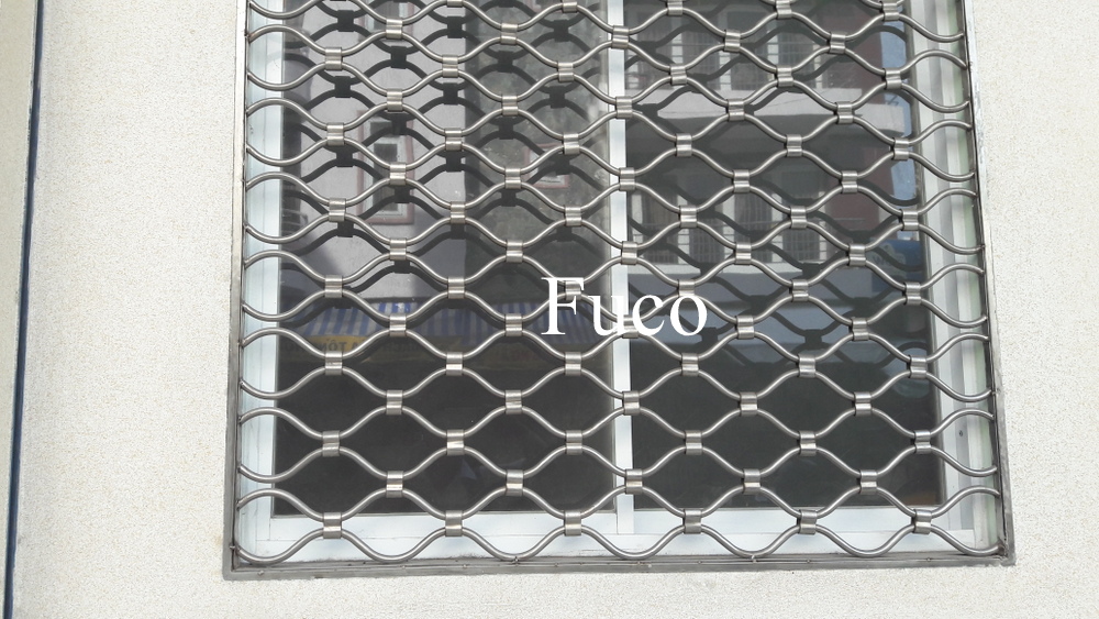 Cửa cuốn mắt võng sơn tĩnh điện và INOX 304