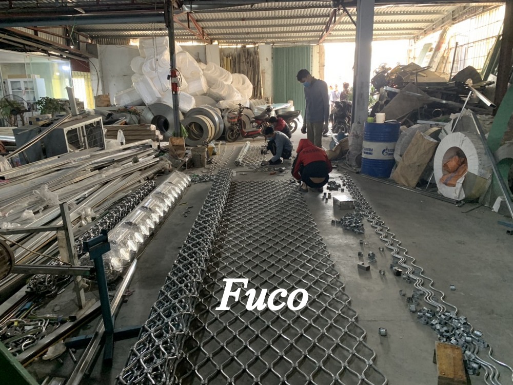 Cửa cuốn mắt võng sơn tĩnh điện và INOX 304