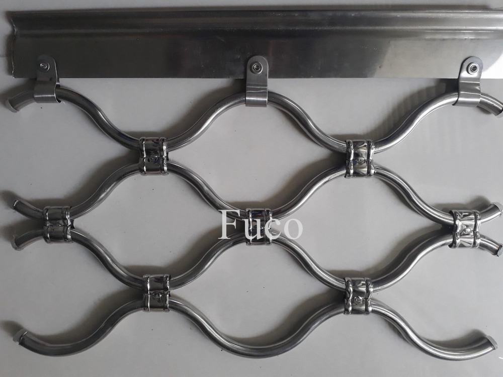 Cửa cuốn mắt võng sơn tĩnh điện và INOX 304