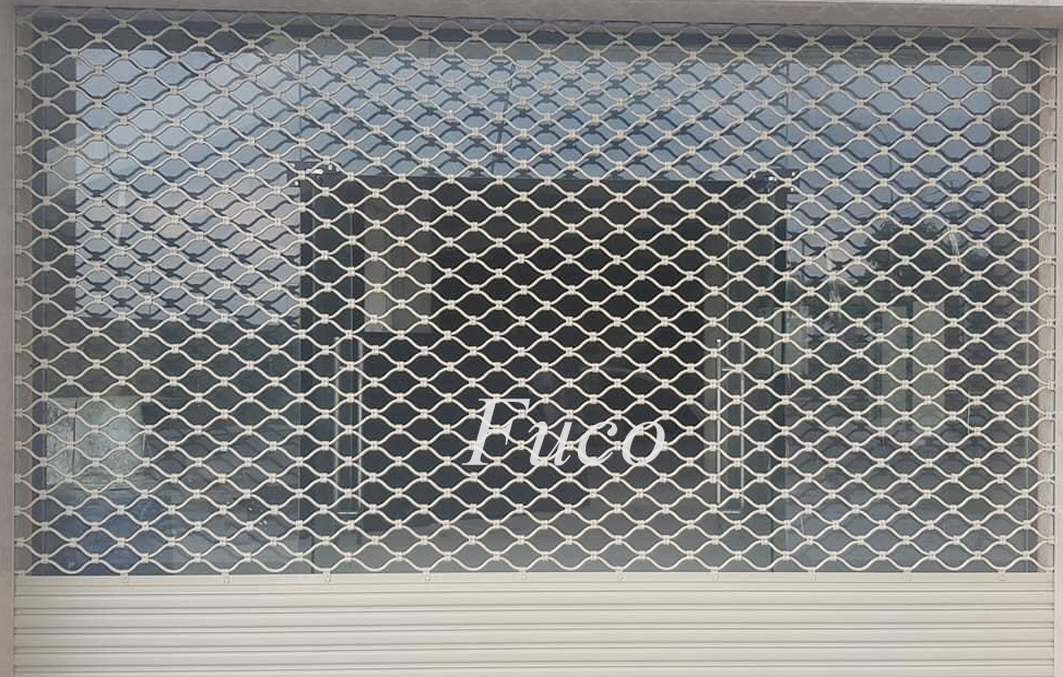 Cửa cuốn mắt võng sơn tĩnh điện và INOX 304