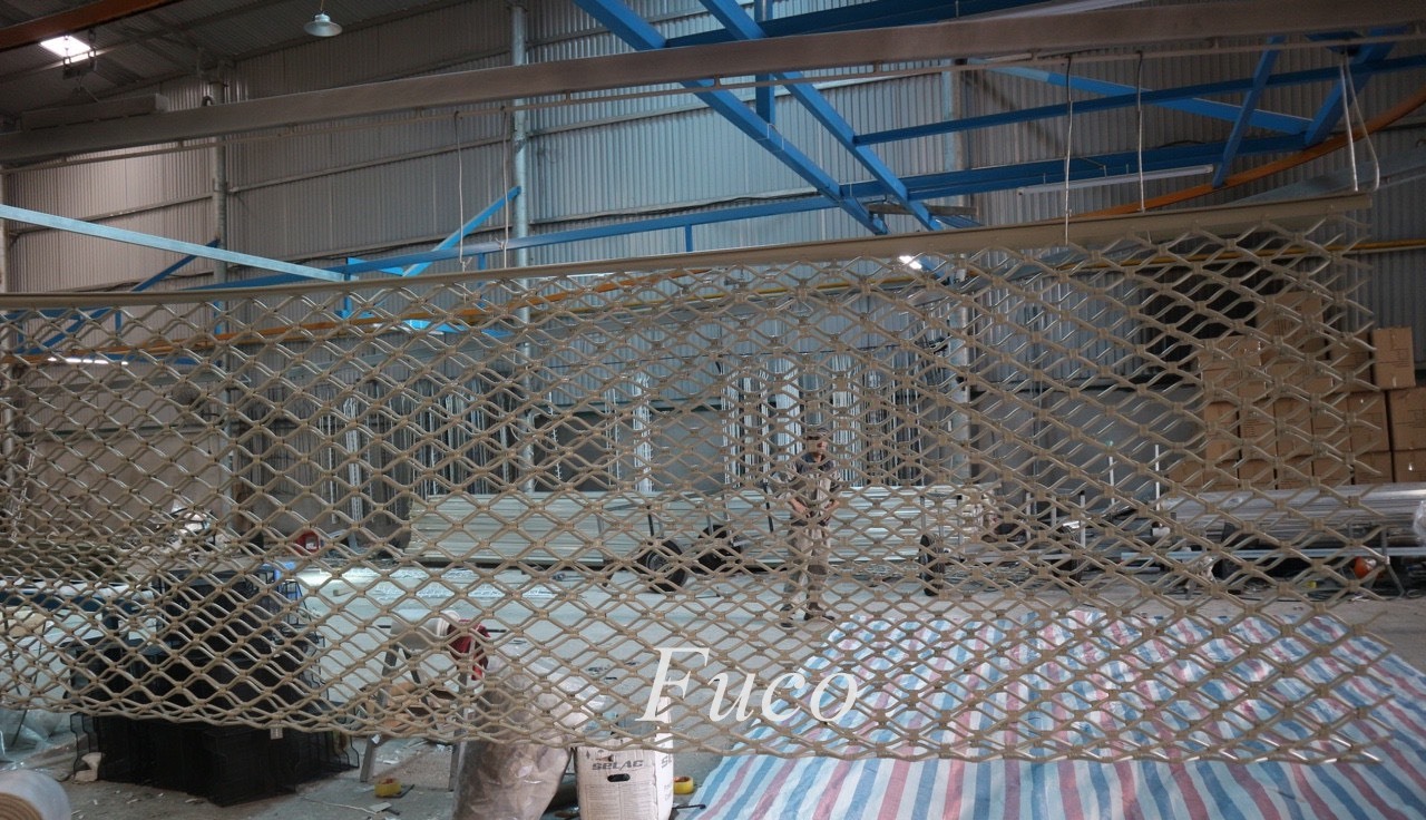 Cửa cuốn mắt võng sơn tĩnh điện và INOX 304