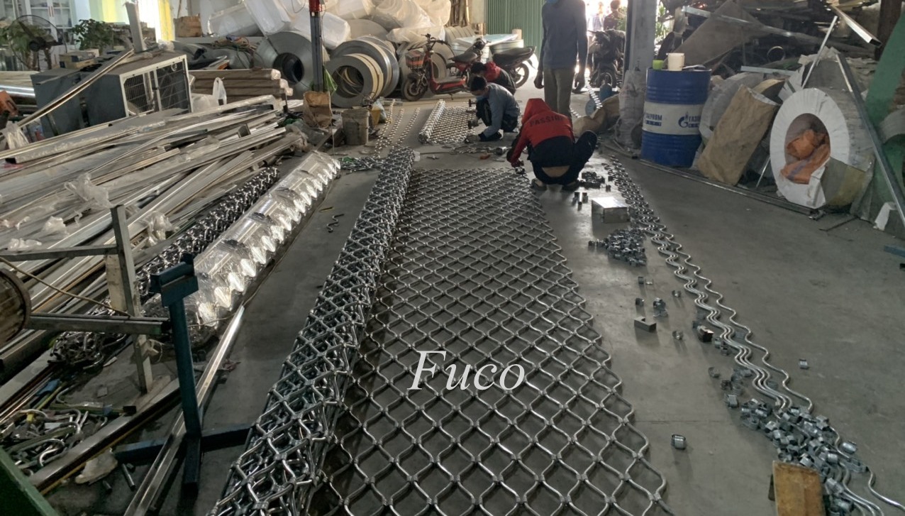 Cửa cuốn mắt võng sơn tĩnh điện và INOX 304