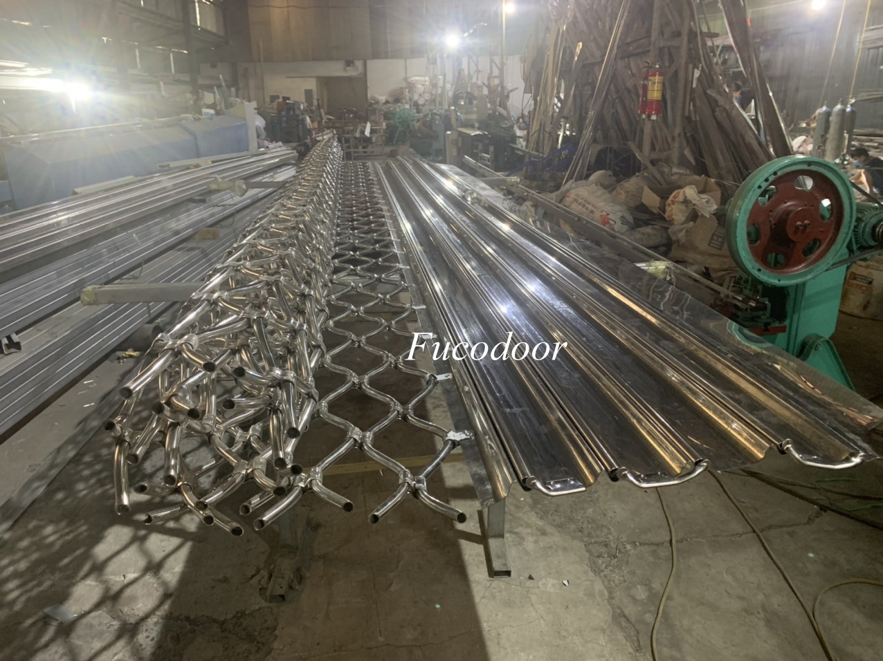 cửa cuốn mắt võng inox 304