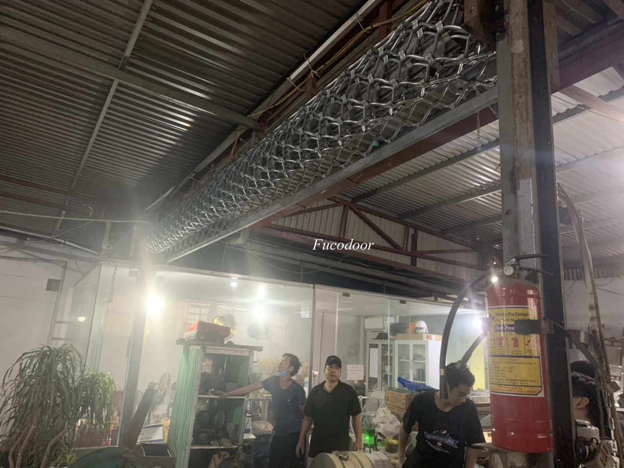 cửa cuốn mắt võng inox 304