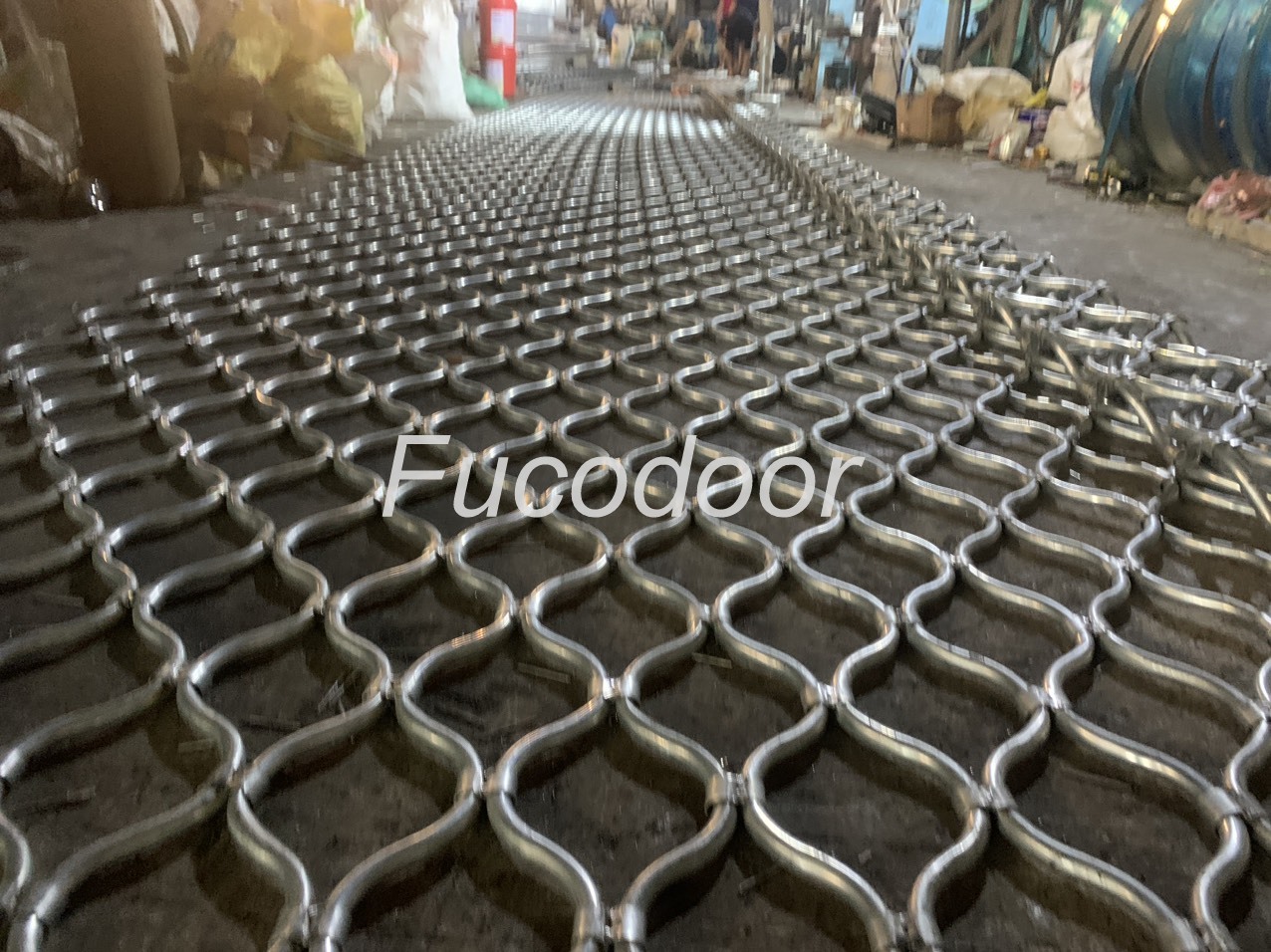  Báo giá cửa cuốn mắc võng, cửa cuốn mắt cáo Fucodoor
