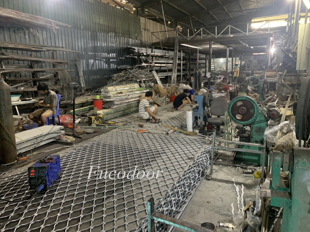  Cửa cuốn lưới thép mắt võng