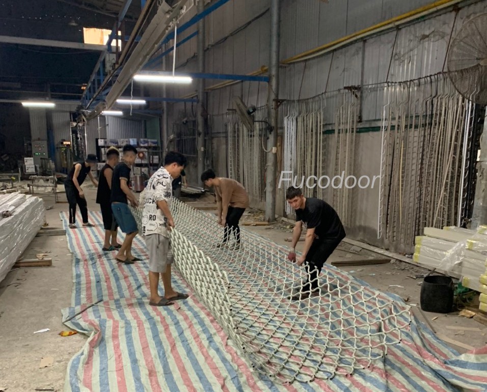  Cửa cuốn mắt võng, mắt lưới, mắt cáo 