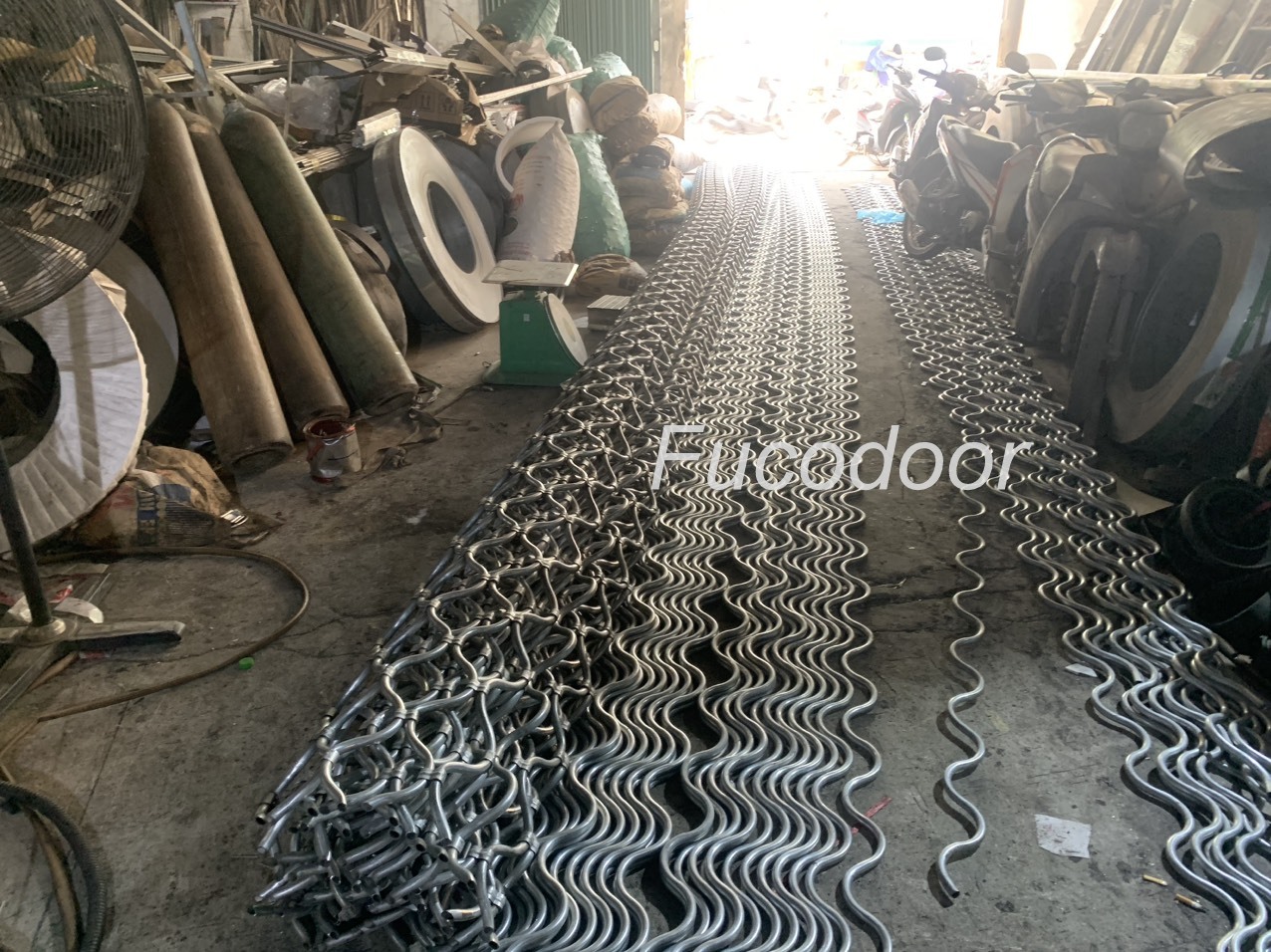Cửa cuốn mắt võng inox 304, và sơn tĩnh điện