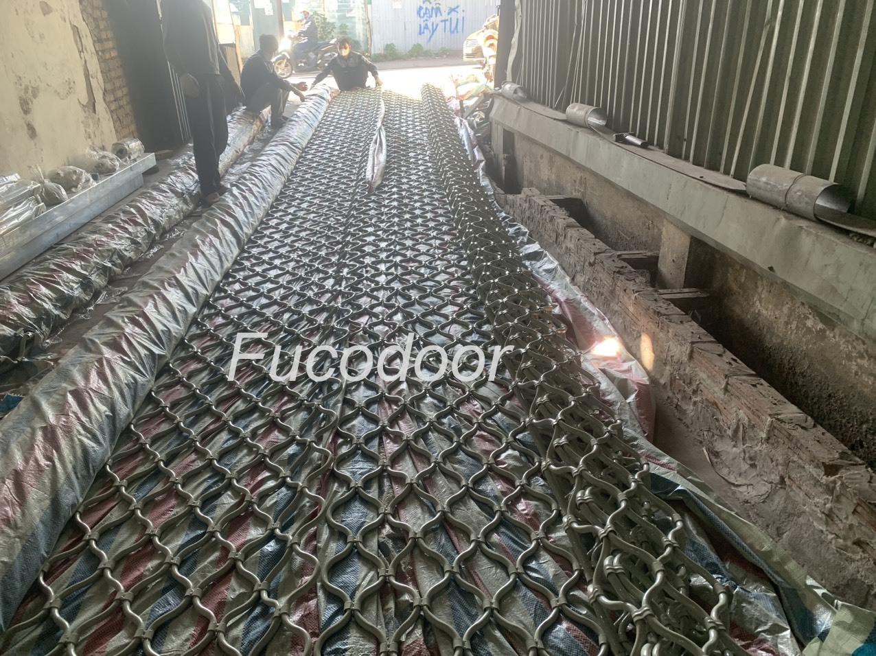 Cửa cuốn mắc võng inox 304, Cửa cuốn Mắt Võng INOX