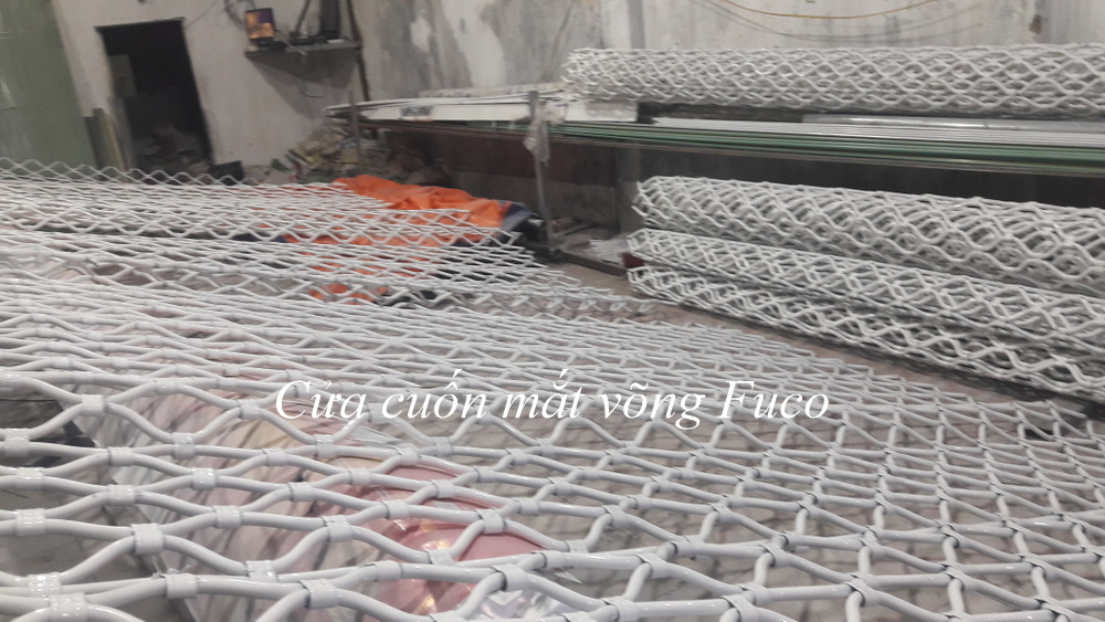 Cửa mắt võng quan trọng và không thể tách rời trong sự phát triển mạnh mẽ của kiến trúc hiện đại. Ngoài sự vững chắc cho ngôi nhà, cửa cuốn còn đòi hỏi